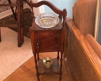 SMOKING STAND WITH ASHTRAY