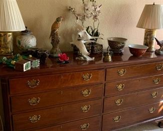 HENREDON 8 DRAWER DRESSER