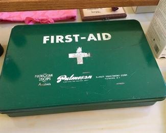 Vintage Metal First Aid - Pulmosan
