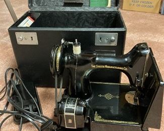 1950's Singer model 221-1 portable sewing machine with case