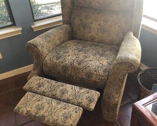 nice fabric recliner  works fine !