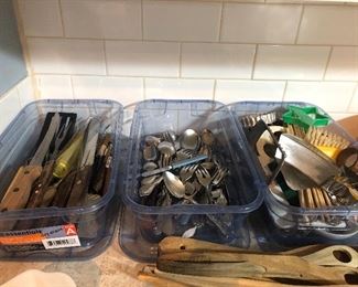 lots of  usable kit- hh items  pampered chef and more 