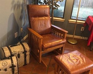 mission style leather glider/recliner -w/ ottoman -super comfy and great condition 