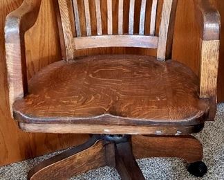 Vintage oak pedestal chair