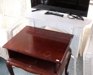 FLATSCREEN TV, WICKER TABLE, WOOD TABLE