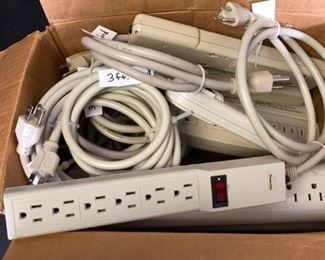 electric outlet surge protector plugs