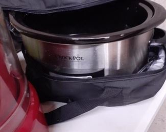 LOT 71 5.00 croc pot with tote, NO Lid