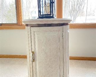 End table and decorative lantern