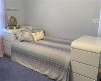 Double slipping twin beds with storage units and mattresses 