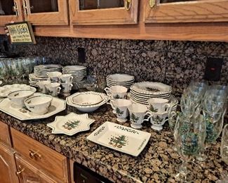 MORE NIKKO "CHRISTMASTIME" DINNERWARE