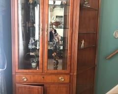 DREXEL CURIO CABINET