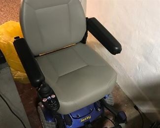 JAZZY SELECT 6 ELECTRIC SCOOTER/WHEELCHAIR