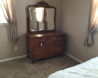 Lovely early 1900’s oak dresser w/mirror. 