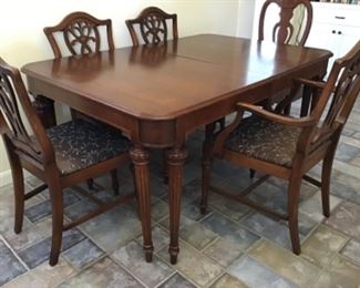 Nice Dining Table with Leaf