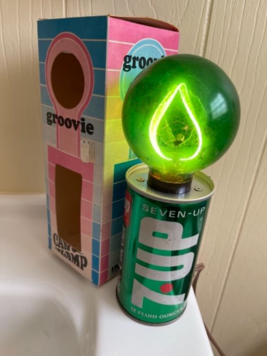 Vintage 7-Up light with Original Box