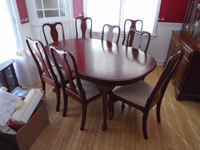 Solid Cherry dinging table and 8 chairs (2 leaves)