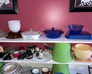Misc. kitchen items, corning ware, Pyrex, etc., some SOLD
