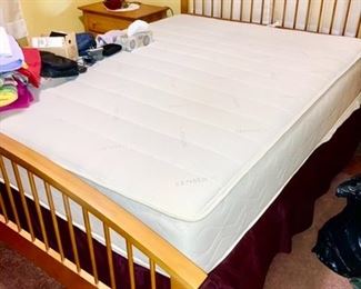 Bassett "Vaughan" bed w/ very clean box spring & mattress
