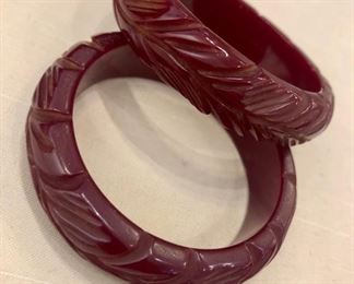 OMG set berry colored leaf patterned bakelite bangles!