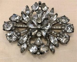 Eisenberg vintage crystal pin Smashing!