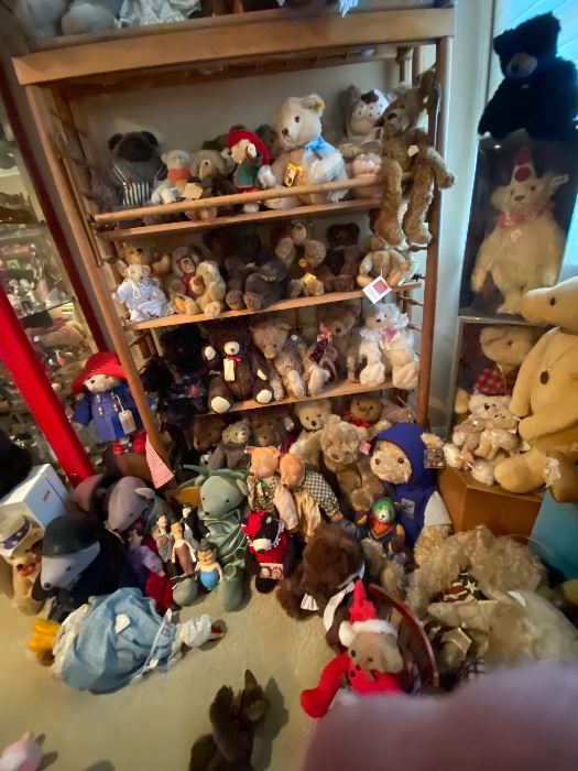 Huge collections of Bears, all brands including Steiff