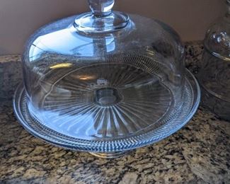 Cake plate with dome