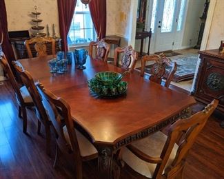 Pulaski Furniture table with 8 chairs