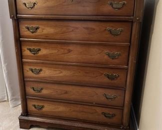 Bassett Furniture Chest of Drawers 37.5 L x 19.5 w x 45 H