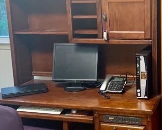 Desk and Hutch - great condition
$100
56wx65h