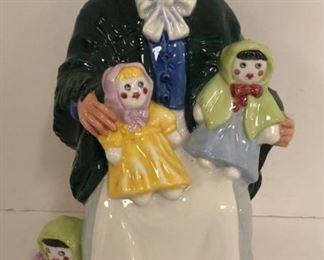 Royal Doulton Figurine "The Rag Doll Seller"