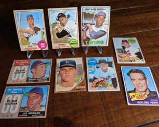 Group of (9) Vintage Baseball Cards, Tony Oliva, Brooks Robinson, Jim Kaat, Jim Palmer, etc.
