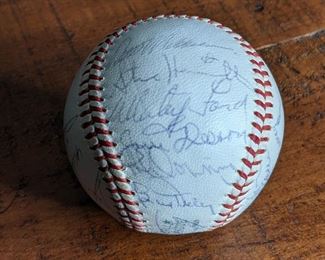 1964 New York Yankees Signed Team Baseball; Mickey Mantle, Roger Maris, Yogi Berra, Whitey Ford, Tony Kubek, Clete Boyer, etc.
