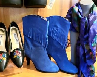 most shoes are size 7.5 to 8, some size 9 and 9.5 ladies