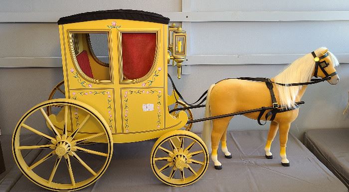 Felicity Merriman Two-Doll Colonial Carriage 2005-2007 with Palomino horse