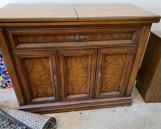 Fold Out Top Wooden Buffet Table | 40" W (80" Unfolded) x 18" D x 31" H | Huntley by Thomasville