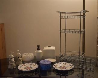 Lot of 11 Assorted Bathroom Decor Items