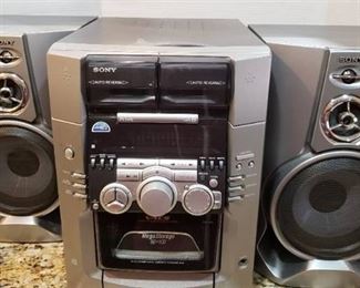 Sony Bookshelf Stereo System w. 50 Disc CD Changer HCD-M100