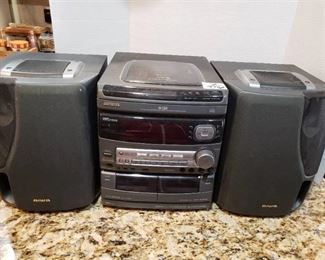 Aiwa 3 Disc CD Bookshelf Stereo System