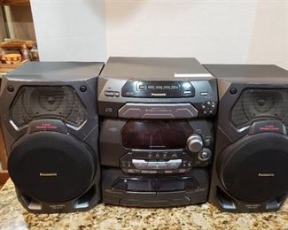 Panasonic 5 Disc Bookshelf Stereo System SA-AK17