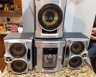 Sony Boombox Stereo System w. Subwoofer - 3 Disc Changer MHC-GX45