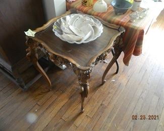 end table/shells