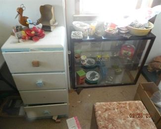 dresser/cabinet