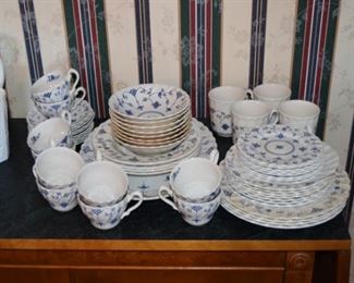 Myott Finlandia China "Churchill" 46 Pieces