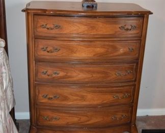 Broyhill 5 Drawer Chest of Drawers 20" D X 38" W X 48" T