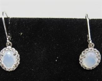 Stone: Moonstone
Type: Earrings
Weight (ct): 4 ct
Metal: Sterling Silver
Located in: Chattanooga, TN
Dangle Style
Oval Cut
*Gemstones Believed to Be Lab Created*
KWJ4-42