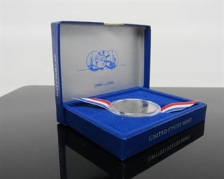 Yr: 1986
Denomination Statue of Liberty Silver
Series: Half Dollar Proof
Located in: Chattanooga, TN
UNC
KW4-120