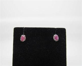 Stone: Natural Ruby & Diamond
Type: Earrings
Weight (ct): 2 ct
Metal: Sterling Silver
Located in: Chattanooga, TN
Oval Cut
KWJ4-47