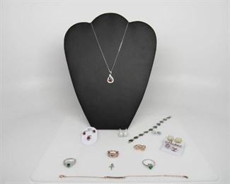 Stone: Assorted
Type: Jewelry
Located in: Chattanooga, TN
(3) Rings
Size - 6, 7 1/2, 8
Sterling Silver, Rose Gold Plated Over SS
Pear Shaped Garnet & Cz Necklace
Sterling Silver
14" Chain
Cross Pendent
Sterling Silver
(6)Earrings
Sterling Silver, Rose Gold Plated Over SS, Gold Plated Over SS
Stud & Dangle Style
Micro-Pave Bar Bracelet
Rose Gold Plated Over SS
8" Adjustable
Abalone Shell Flower Bracelet
7" Length
*Gemstones Believed to Be Lab Created*
KWJ4-1