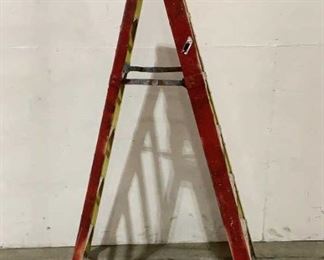 Located in: Chattanooga, TN
MFG Louisville
6' Fiberglass Ladder
**Sold as is Where is**

SKU: A-1