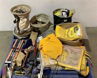 Located in: Chattanooga, TN
Assorted Job Completion Supplies
Lot Includes:
Rain Suits
Tape Measures
Tool Bags
Gas Springs
Assorted Hand Tools
**Sold as is Where is**